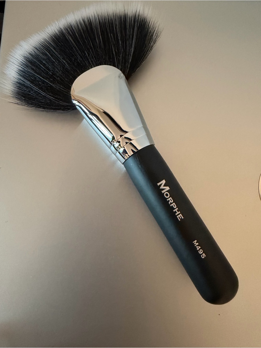 Morphe Fan Brush with Black and White Bristles